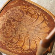 Chaise de bistrot dans sa superbe patine d'origine