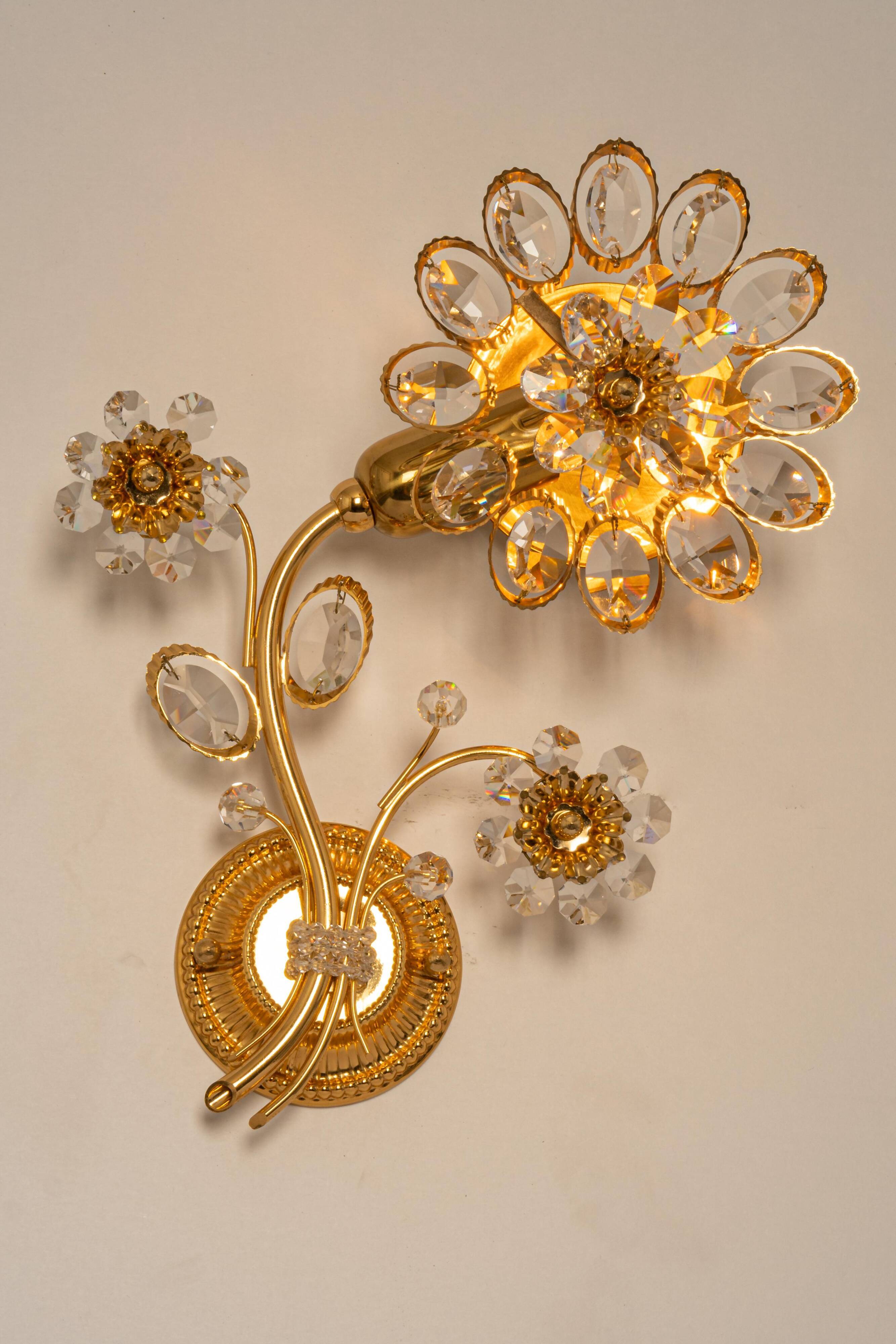Sconce in gilded brass in the shape of a flower by Palwa, Germany, 1970s.