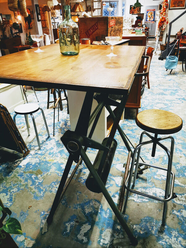 Heliolithe architect's table