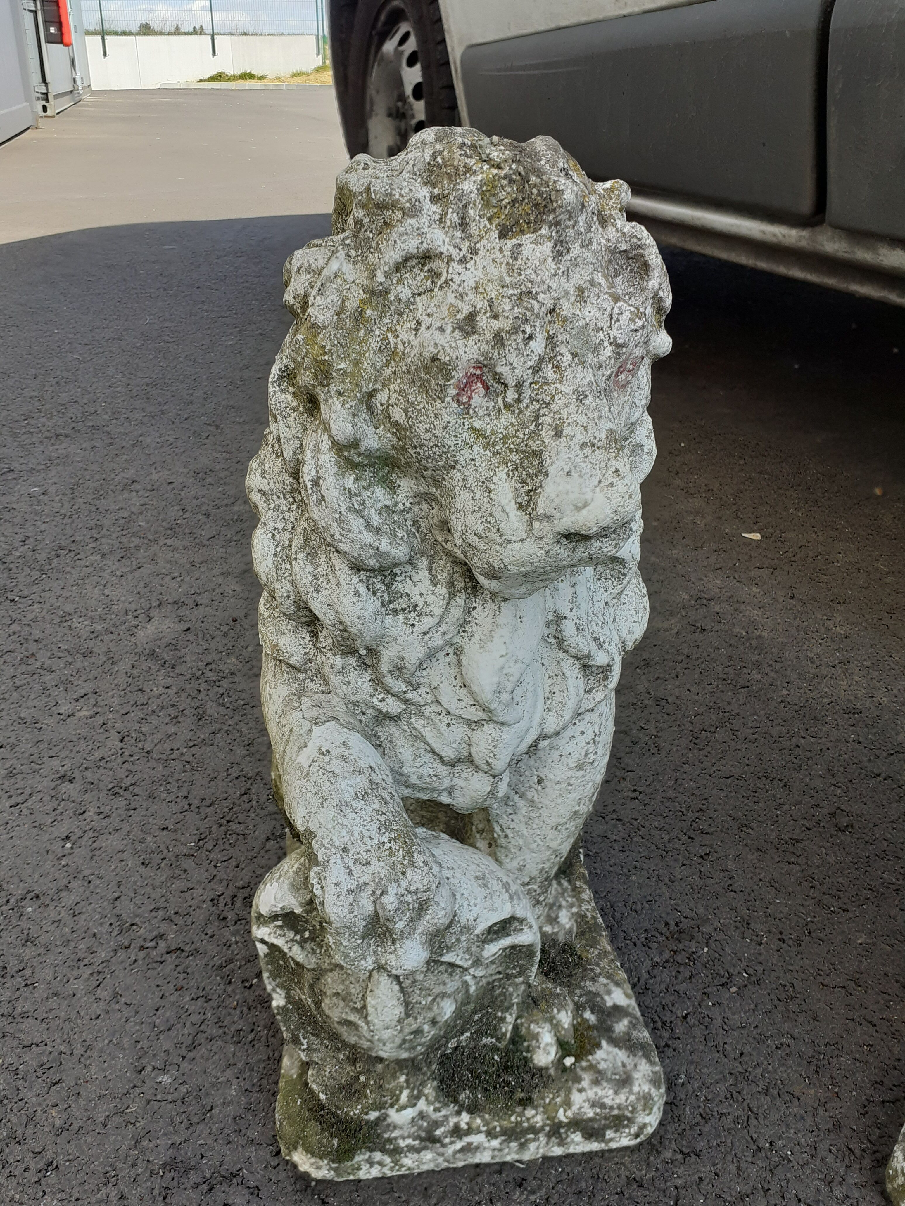 Vintage stone garden lions xxeme