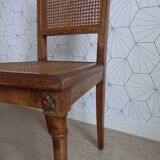 Chaise cannée art déco avec ornements en bronze.