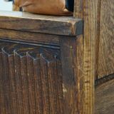 Fauteuil ancien en peau de mouton retapissée