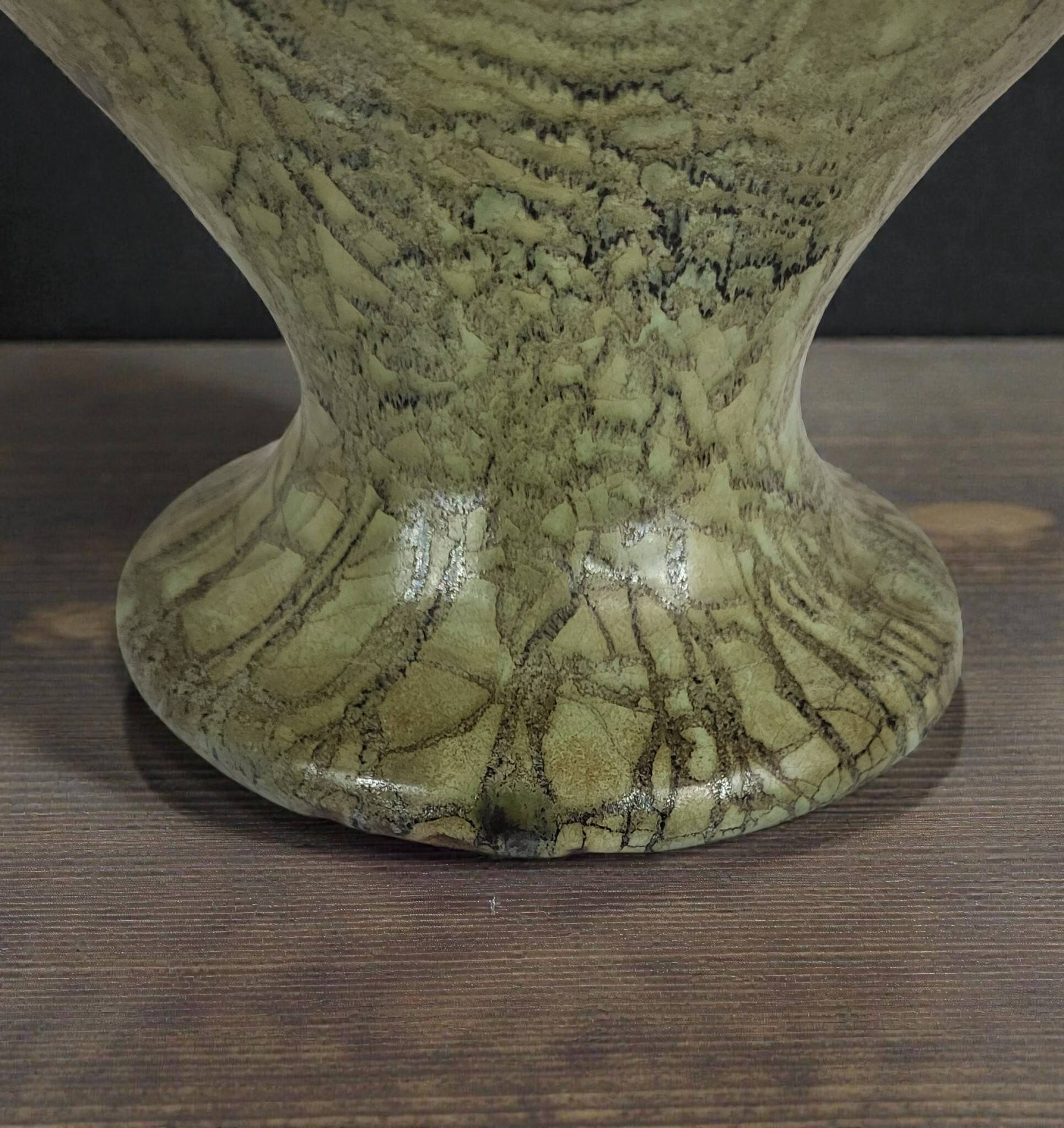 Vase en grès signé Anne Marie Sybesma De Bay, alias MIEP La Borne