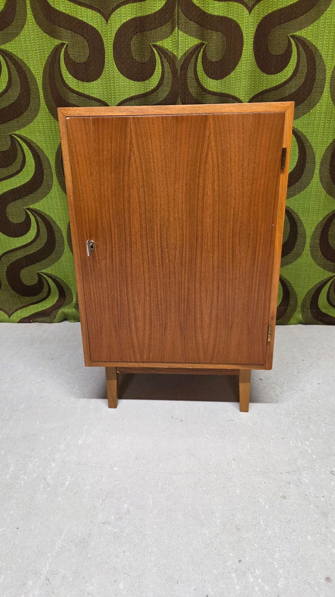 Petit meuble vintage 1970 Med-Century