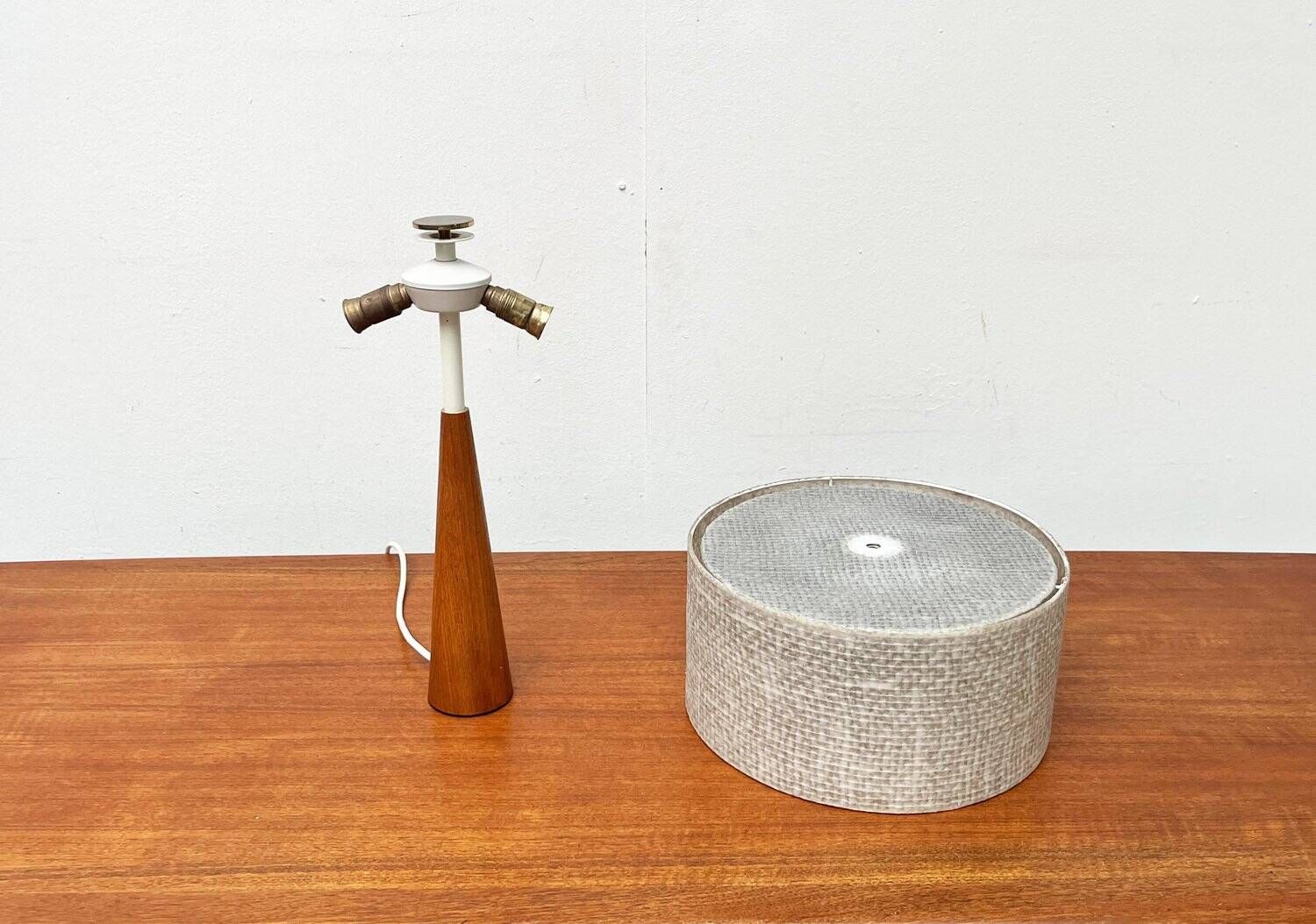 Lampe de table en teck minimaliste du milieu du siècle, années 1960