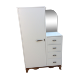 Asymmetrical cabinet