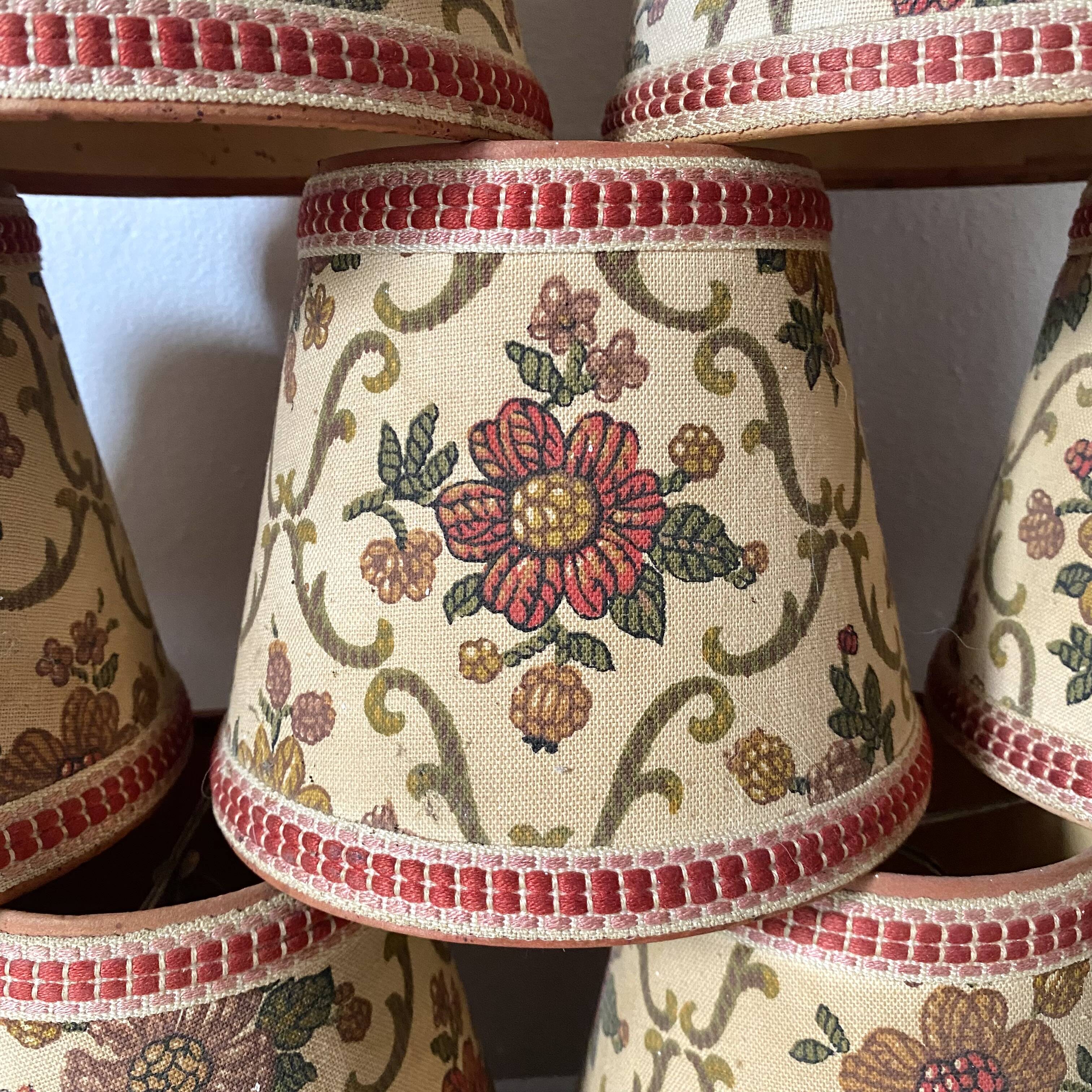 Lot d'abat jours anciens fleuris à clipser