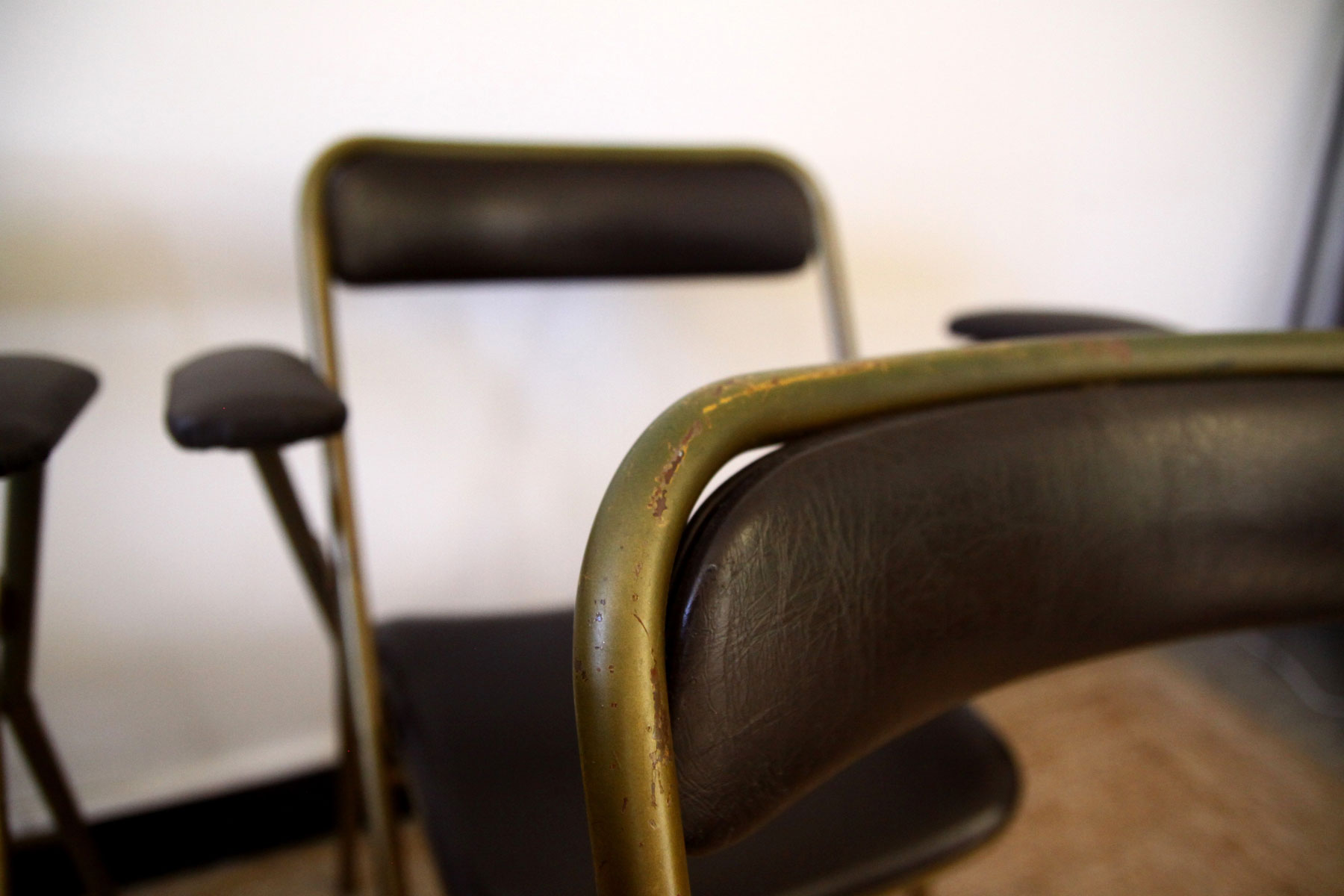 Lot of 4 metal and skai folding chairs