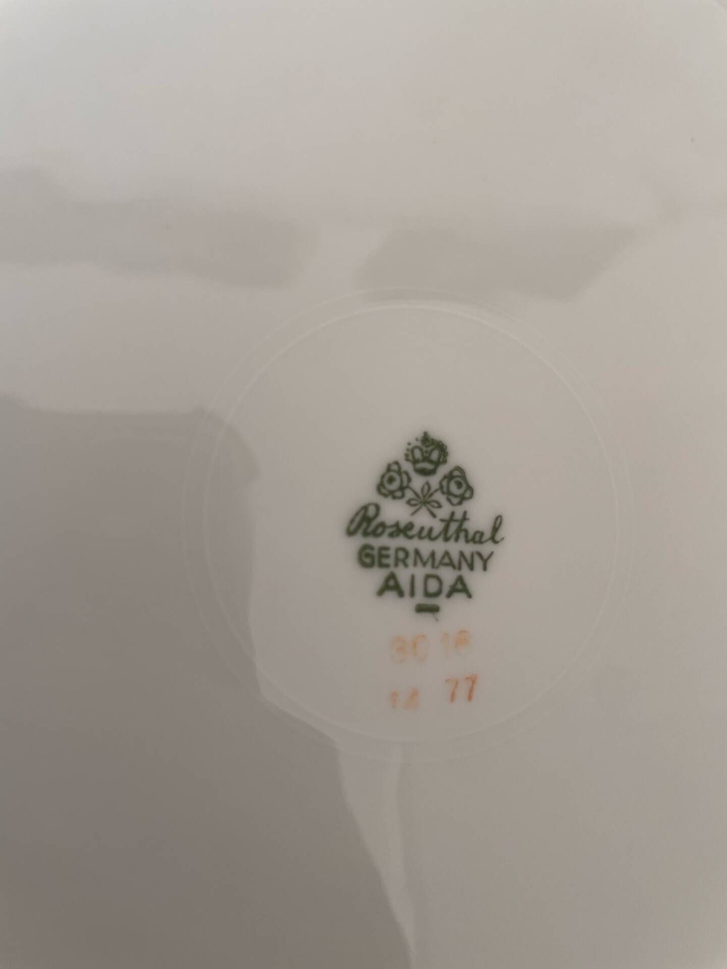 Lot of 3 plates and a sauce boat in Rosenthal porcelain.