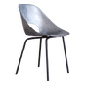 Une chaise tulipe modèle Tonneau aluminium - Pierre Guariche 1950