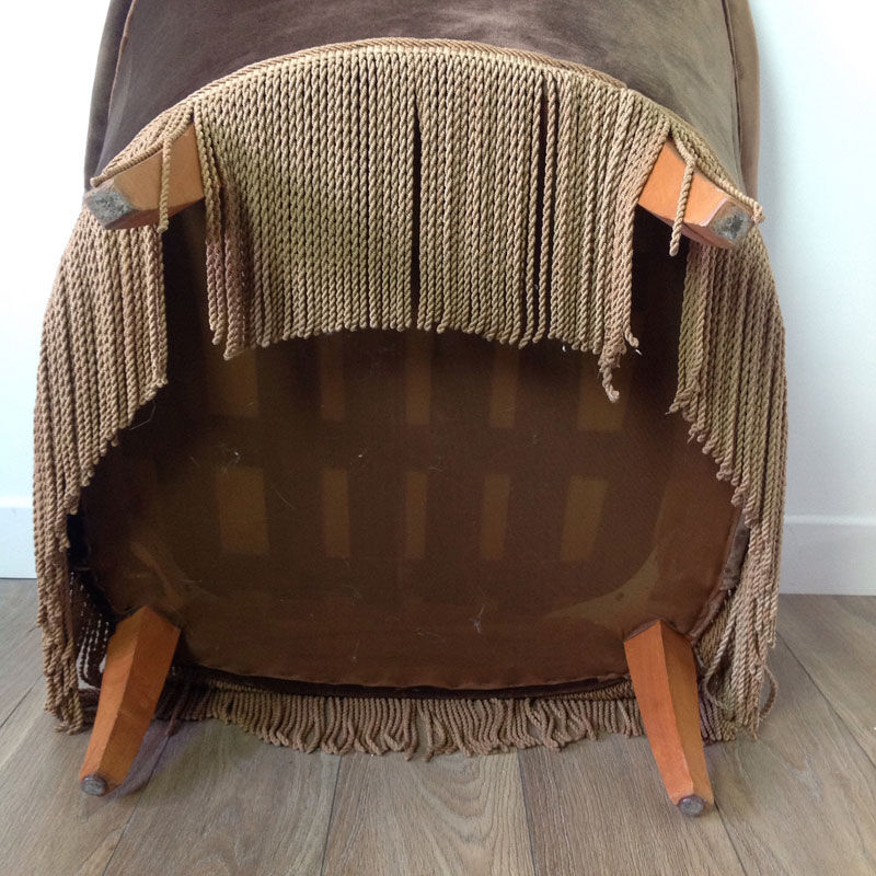 Chocolate toad armchair