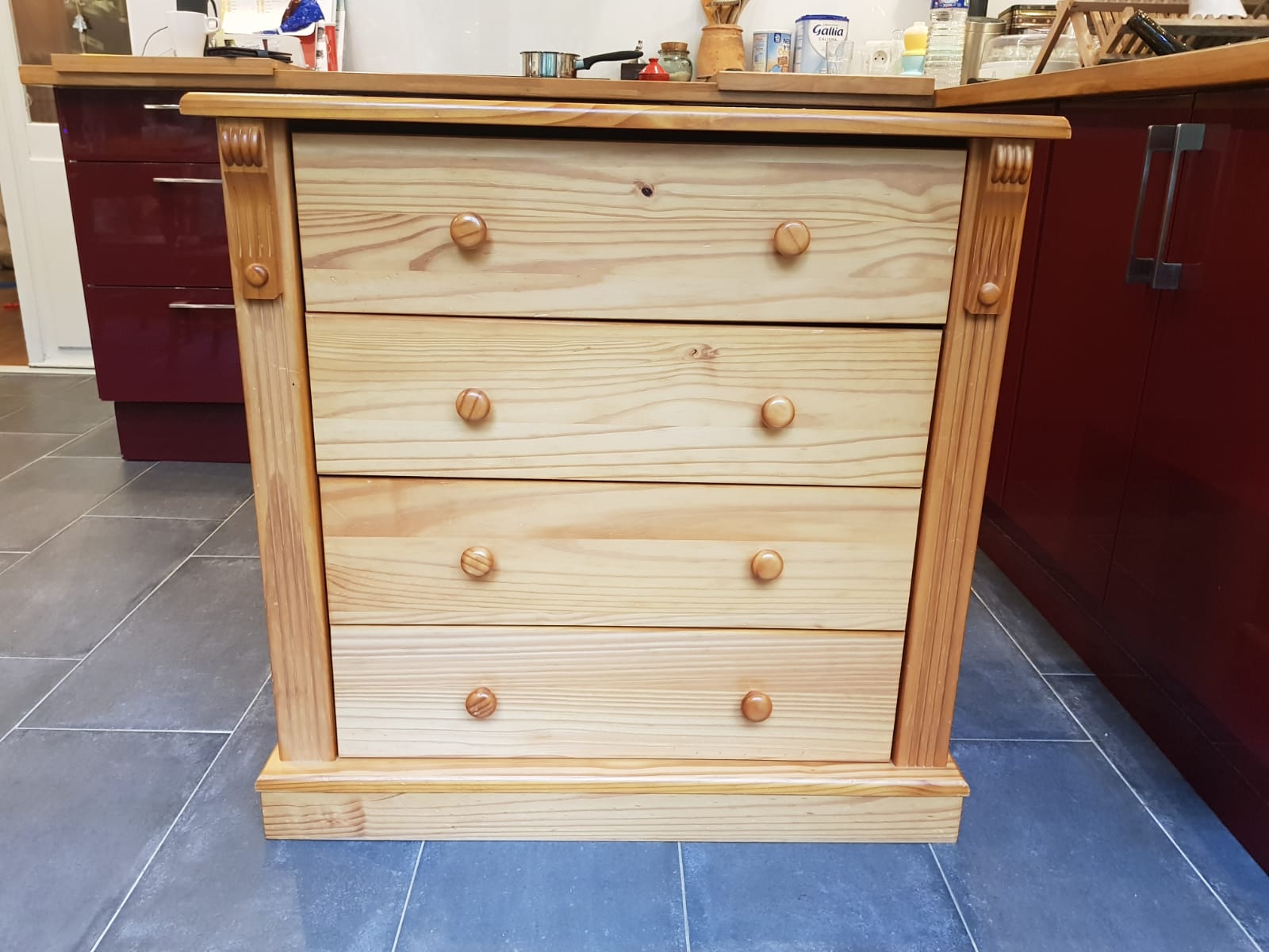 Pine chest of drawers