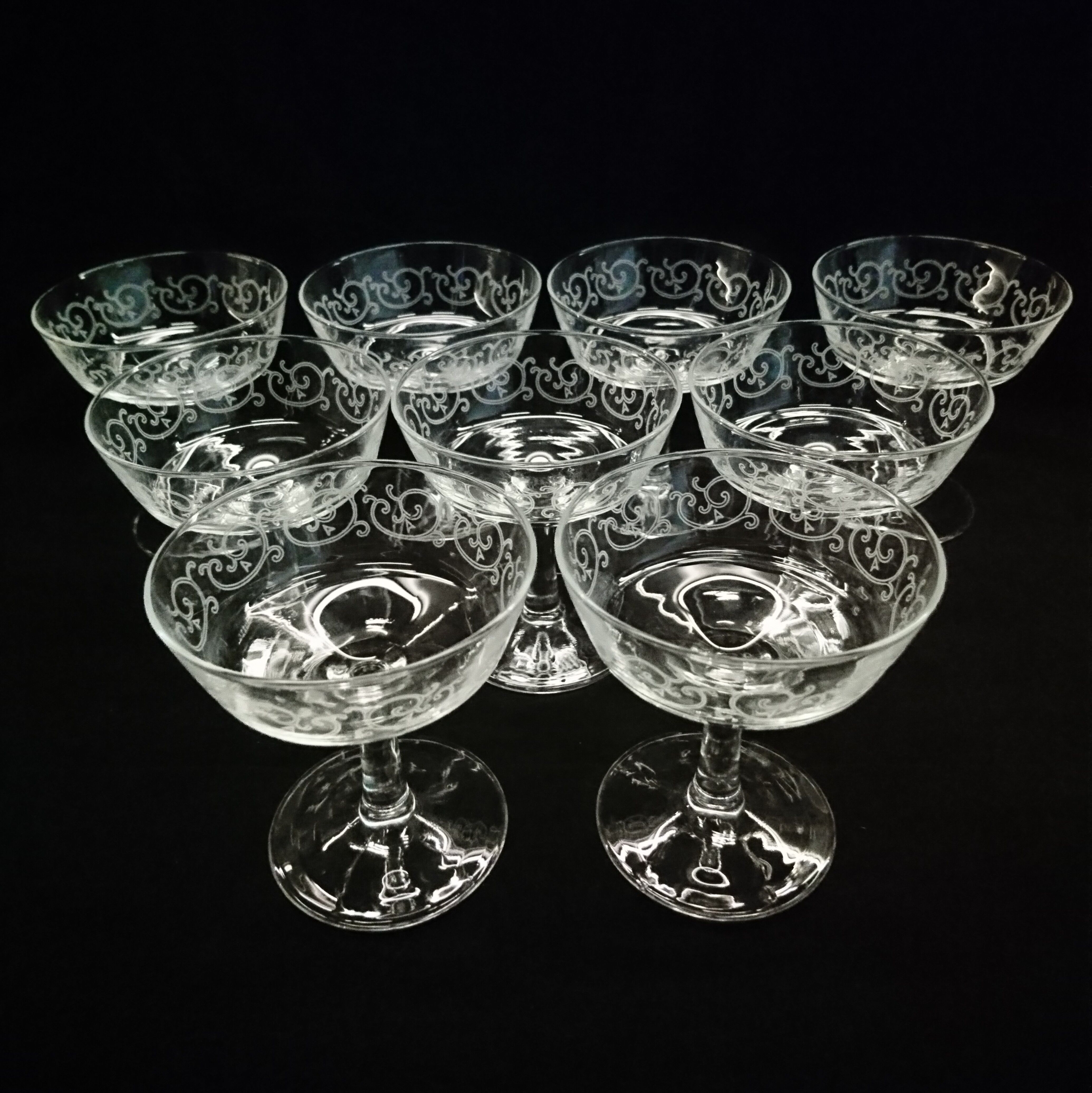 Set of 9 champagne glasses with arabesque motifs
