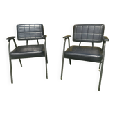 Paire de fauteuils vintage industriels en simili noir et piétement métal