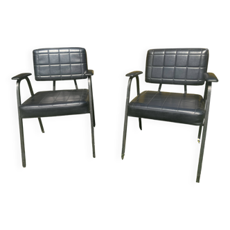 Paire de fauteuils vintage industriels en simili noir et piétement métal