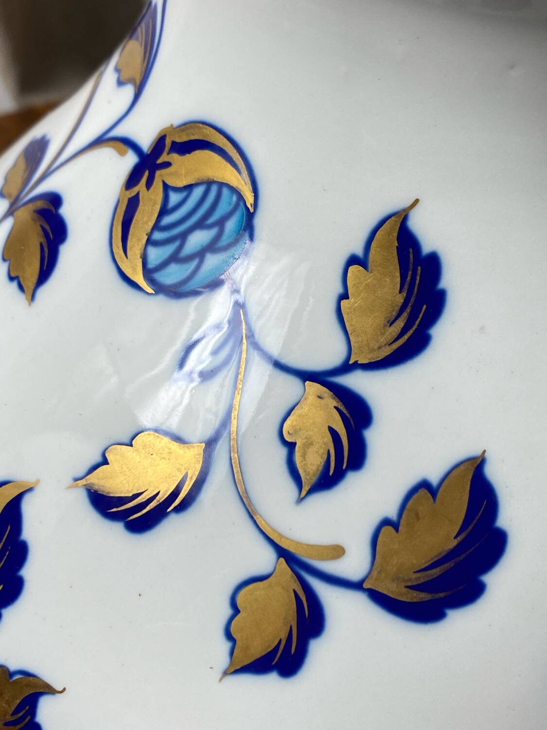 Guila Mangani lamp in porcelain