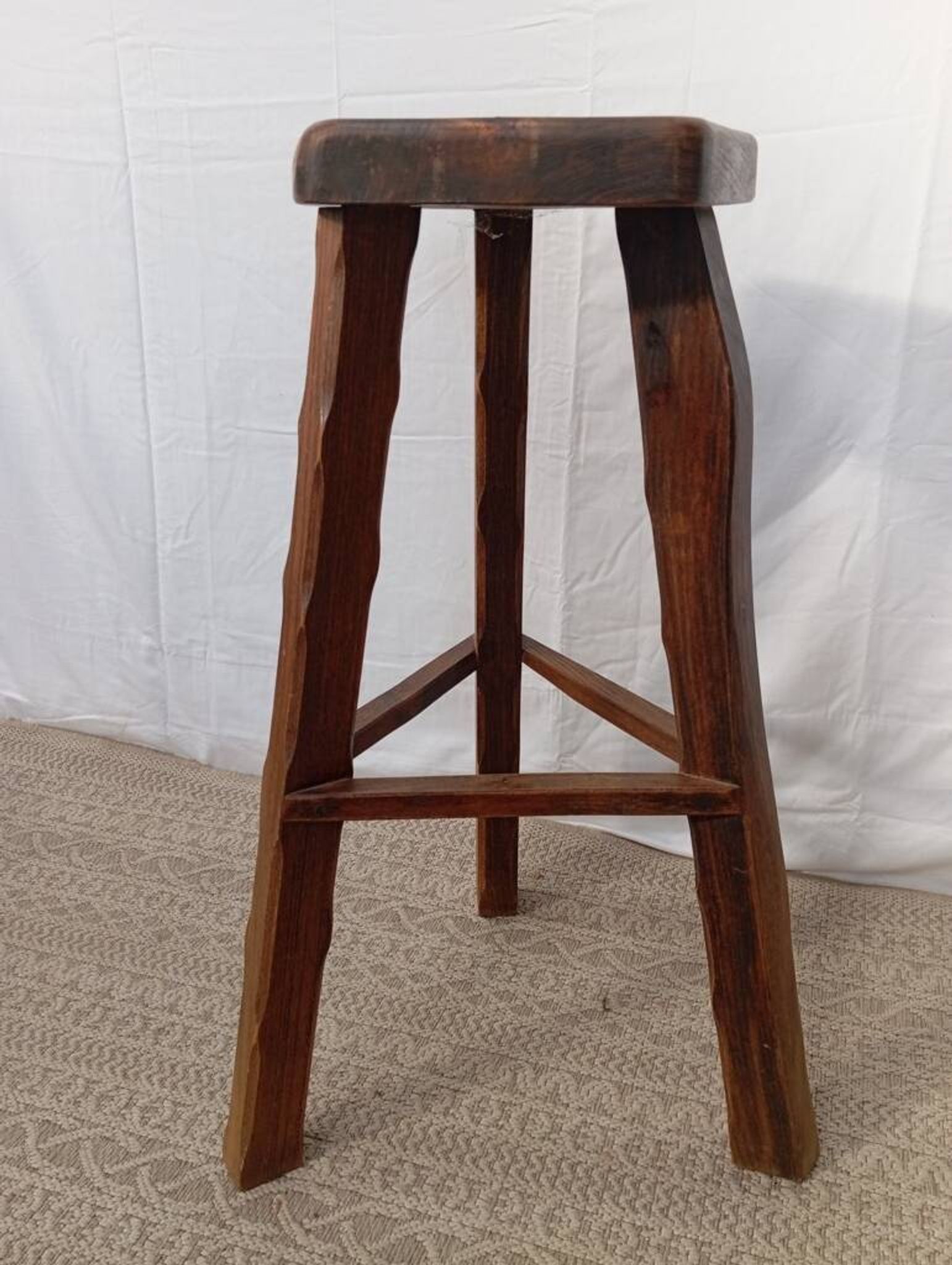 Tabouret de bar en orme esprit Olavi Hanninen