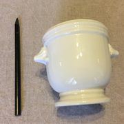 Cache pot moutardier ou saucière en porcelaine blanche
