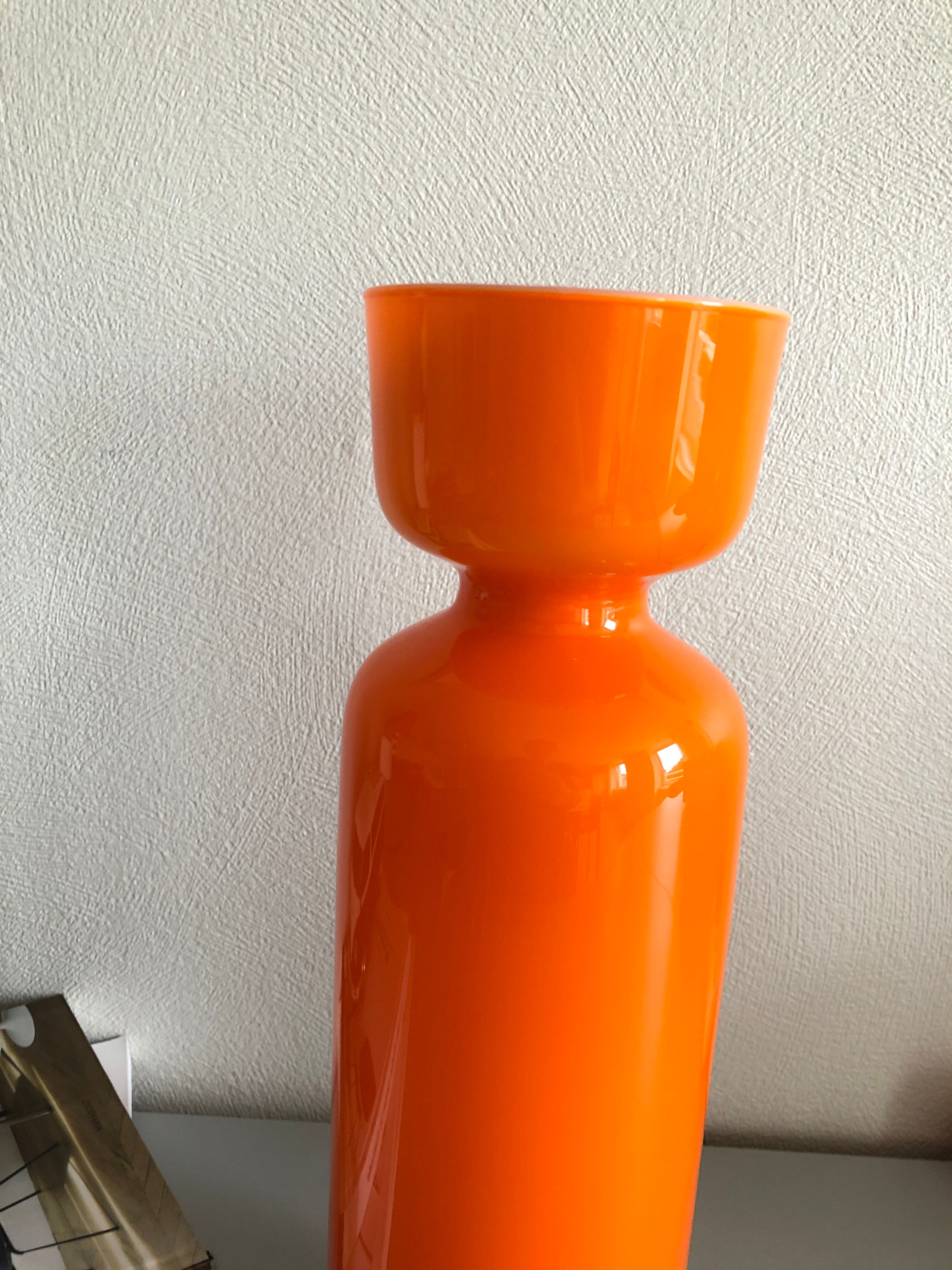Vase opaline orange vintage