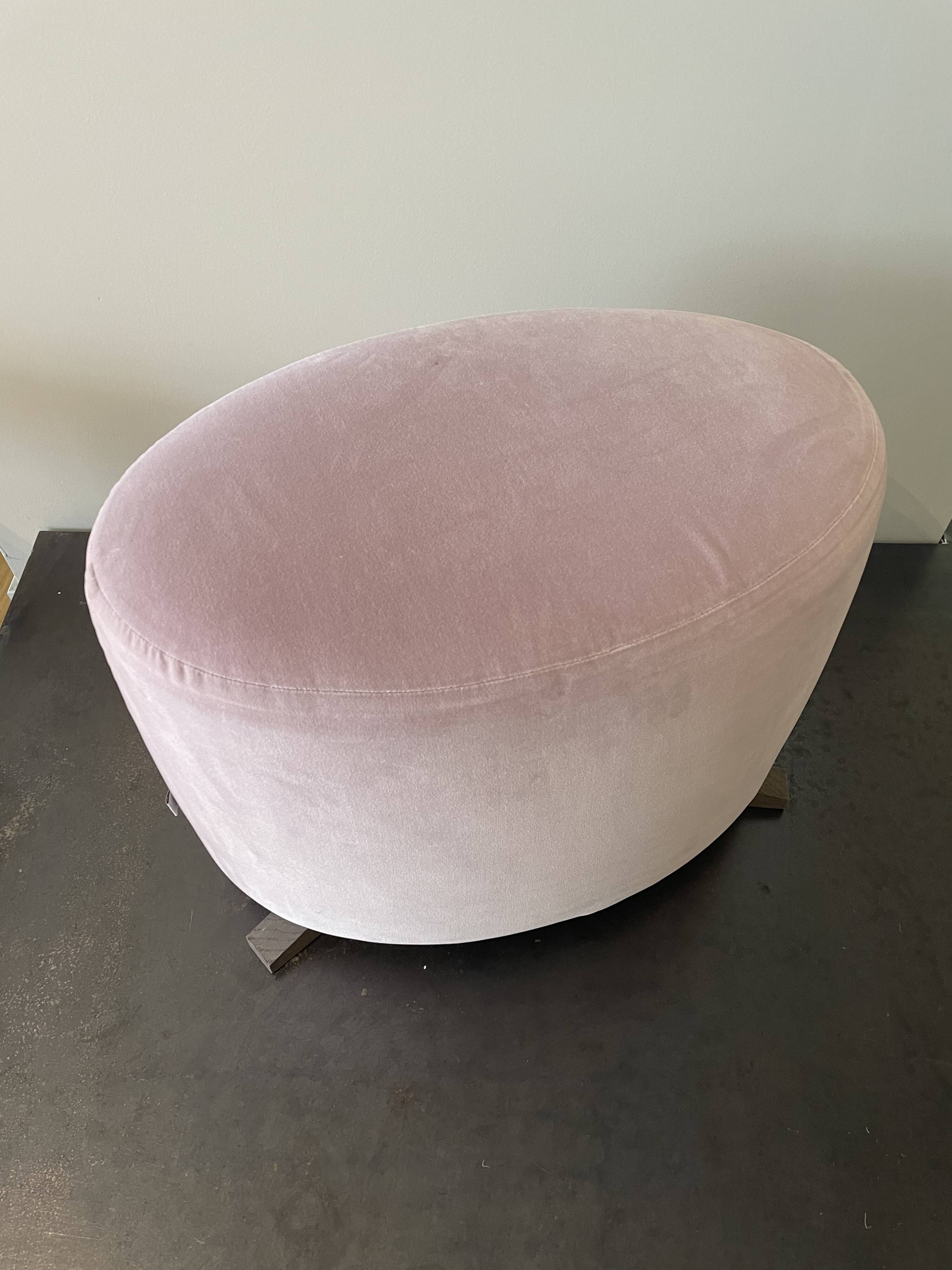 Maxalto pink velvet pouf