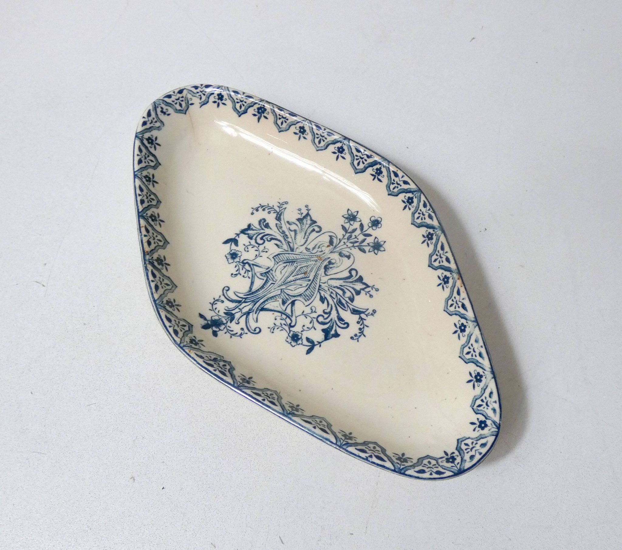 Iron earth dish alhambra salins art deco
