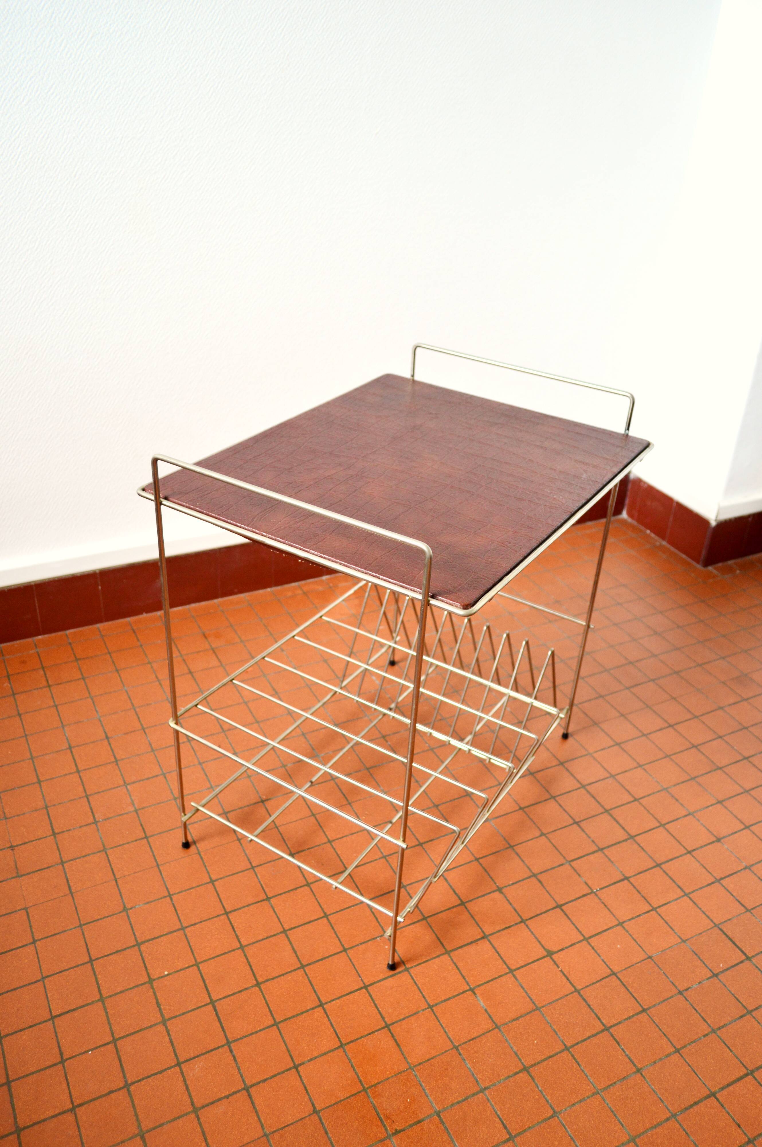 Wired 60s vinyl table