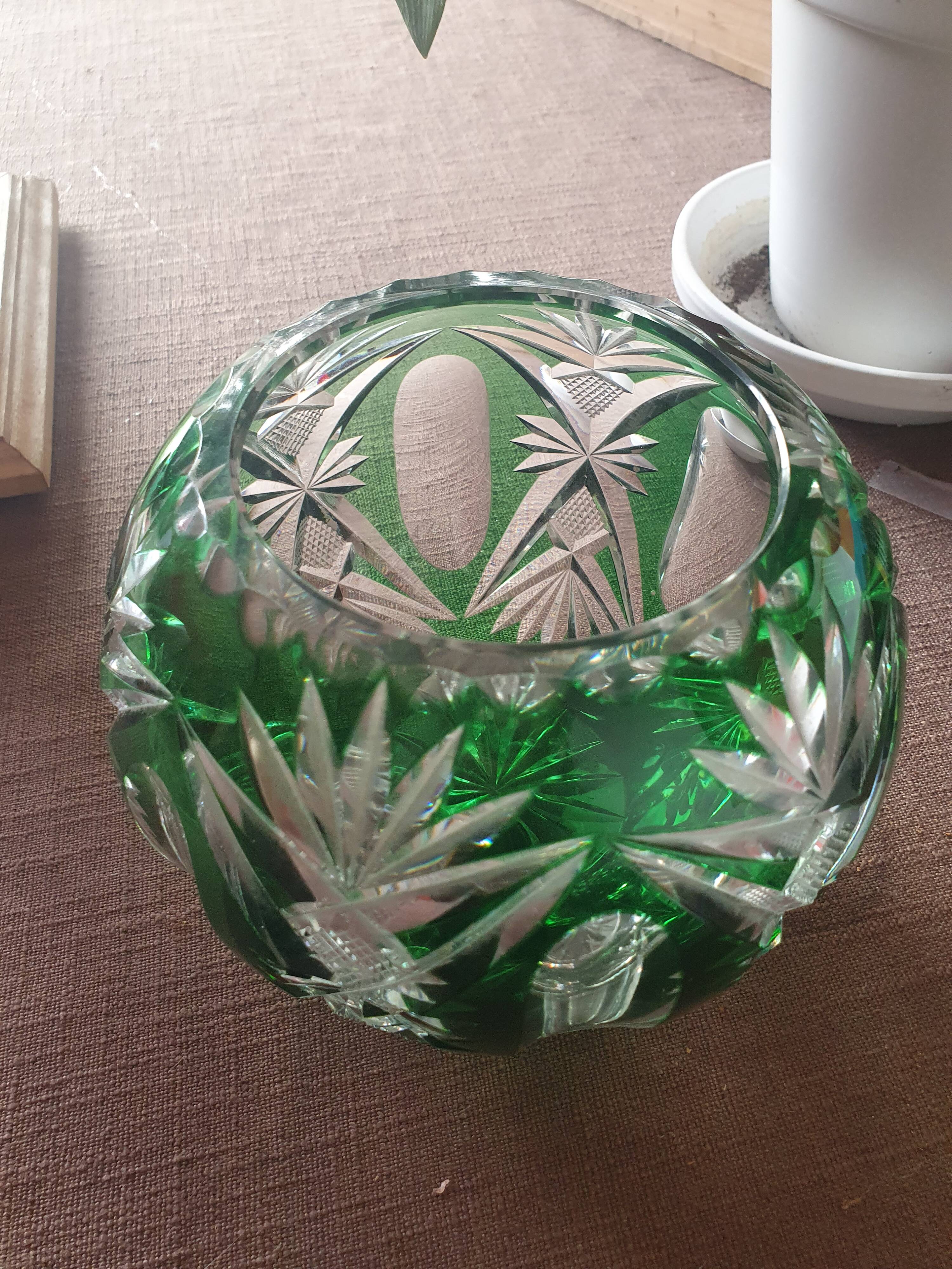 Vase boule cristal taillé