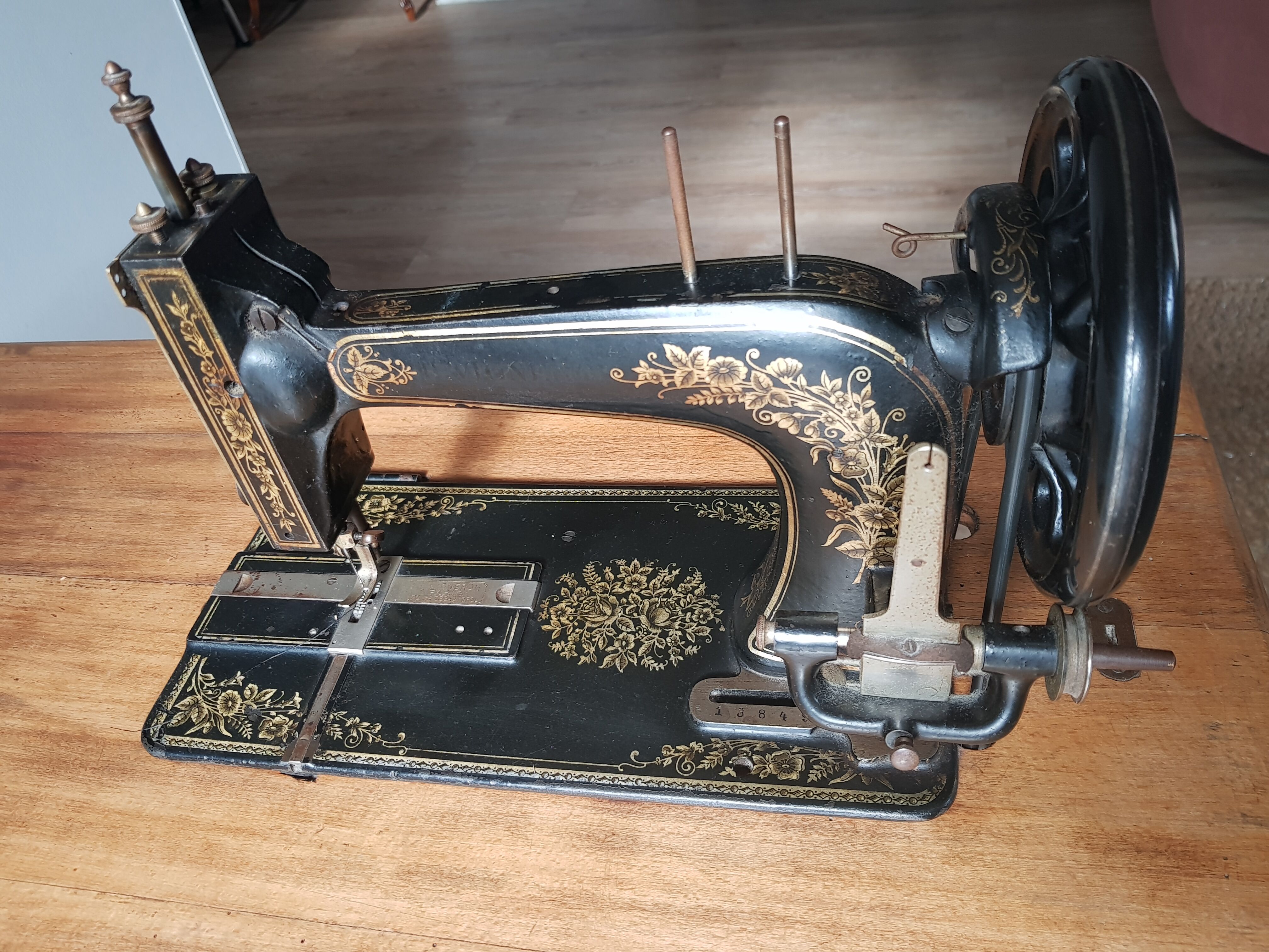 Old sewing machine H. Vigneron