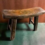 Antique milking stool in rustic curved wood, 19th century