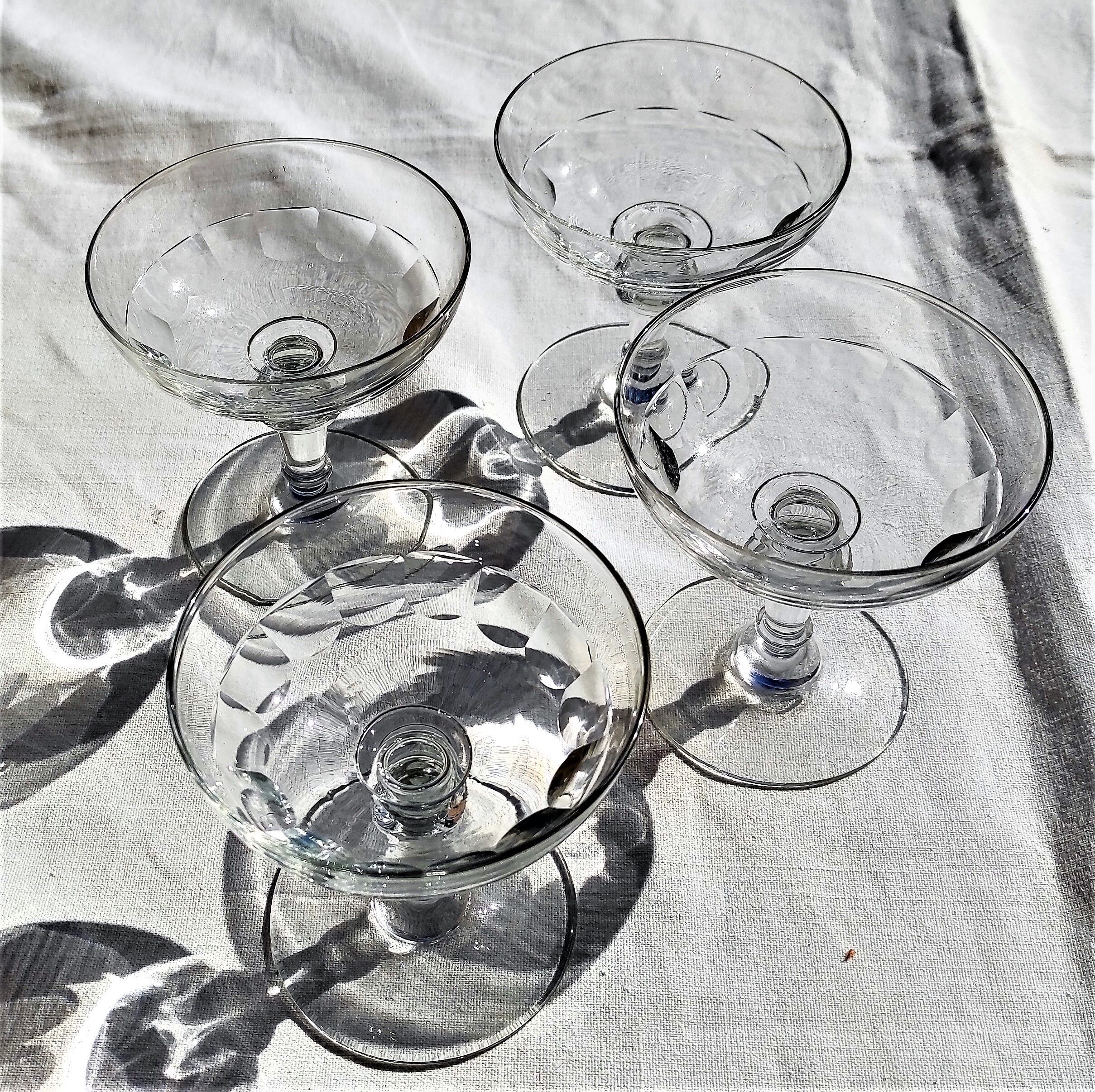 Champagne glasses 1 set of 4 crystal with flat ribs on curve
