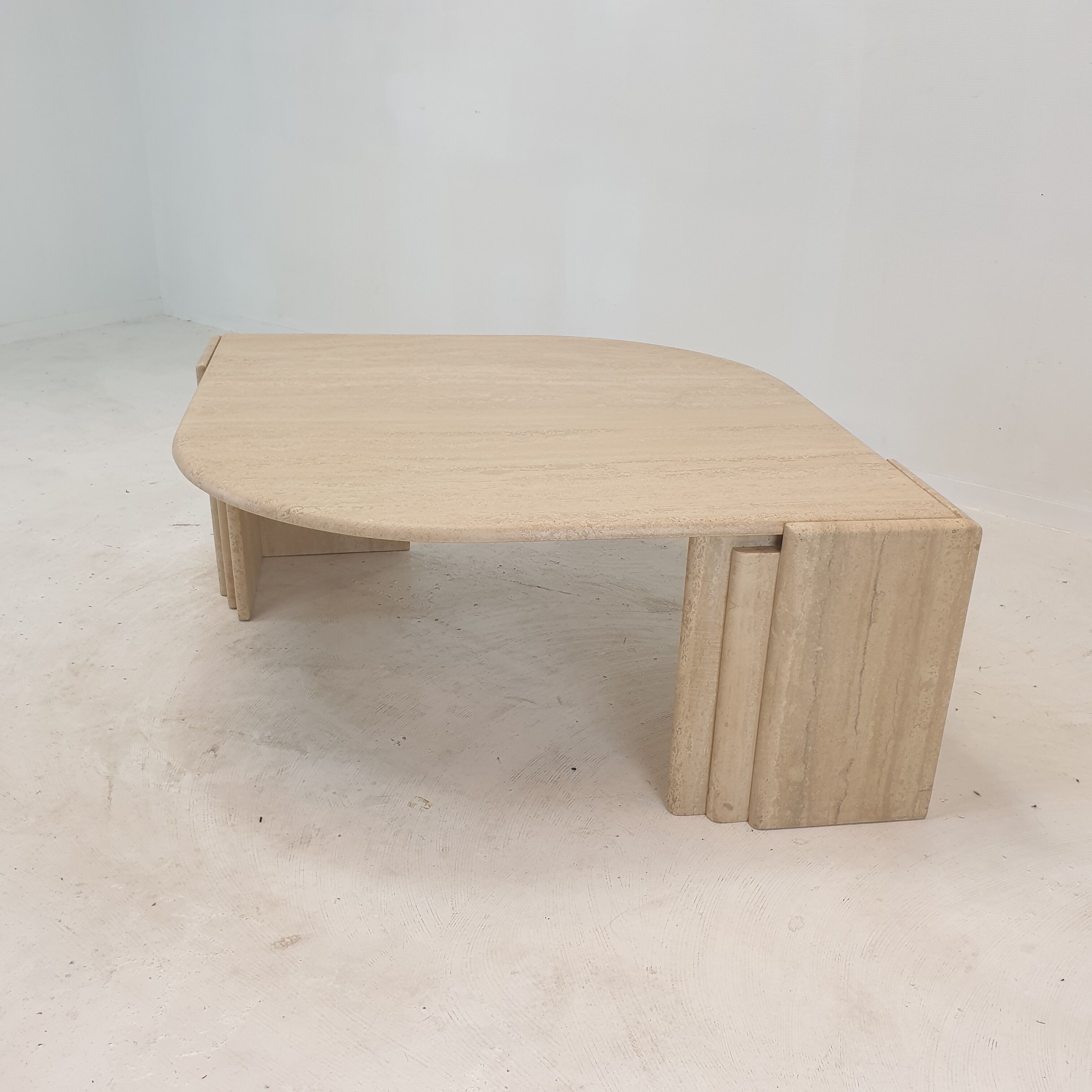 Table basse en travertin italien, années 1980