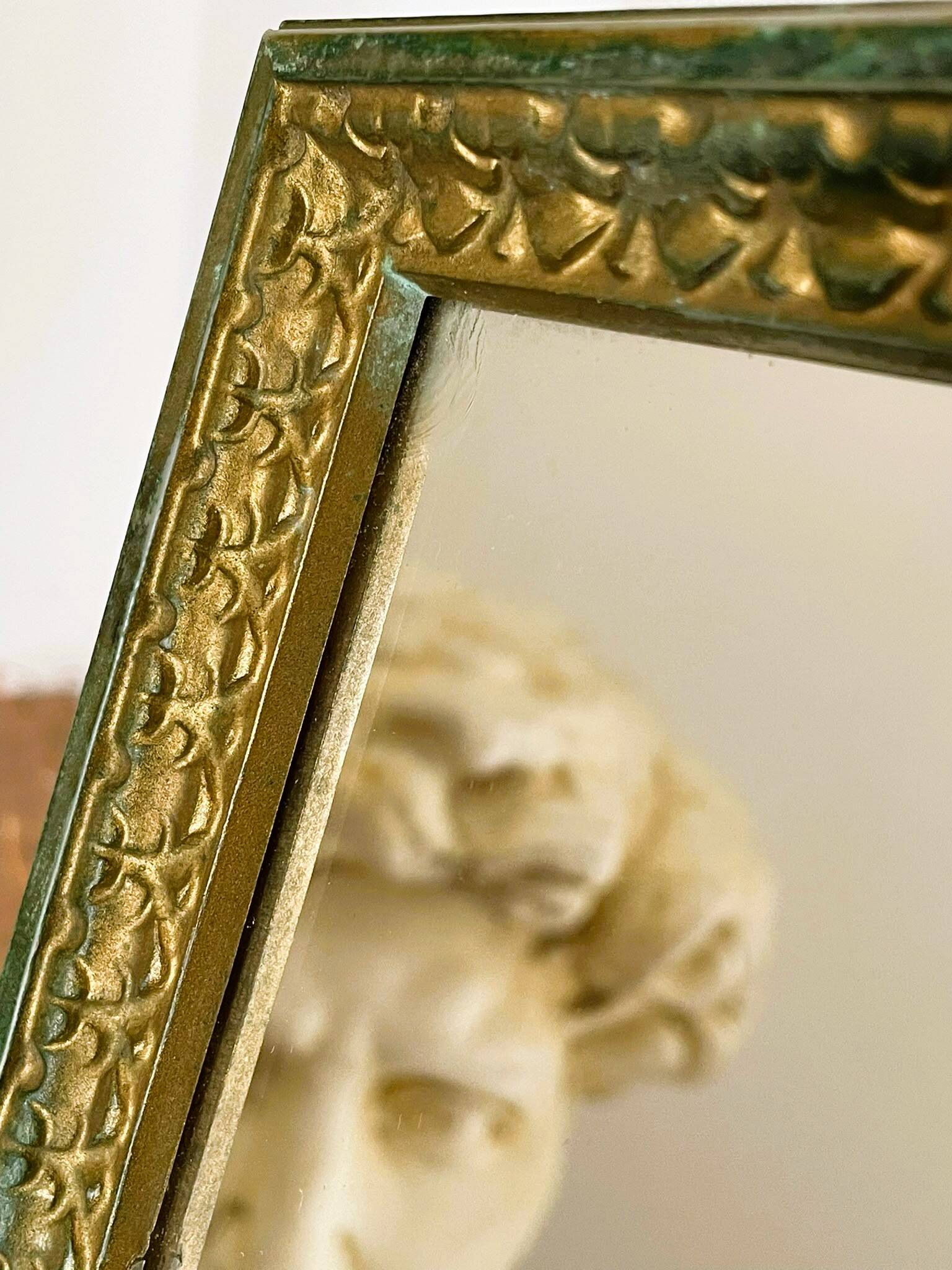 Miroir doré baroque vintage