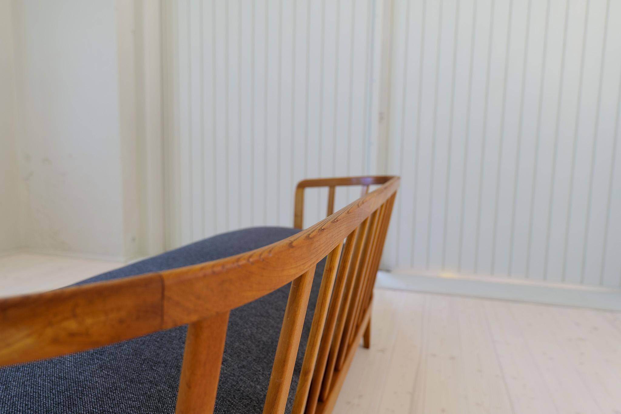 Mid-Century Modern Sculptural Canapé Model "Värend" Carl Malmsten, 1942