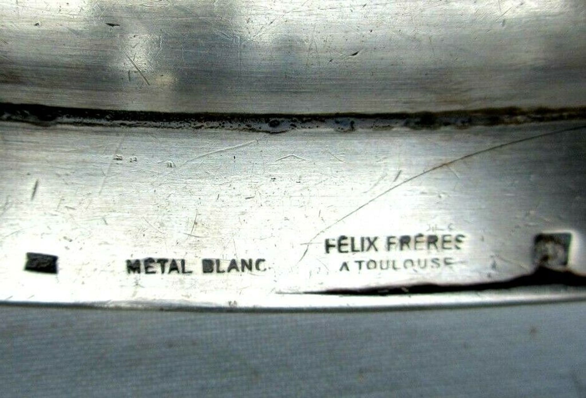 Art Deco oval plate in silver white metal by Félix Frères in Toulouse
