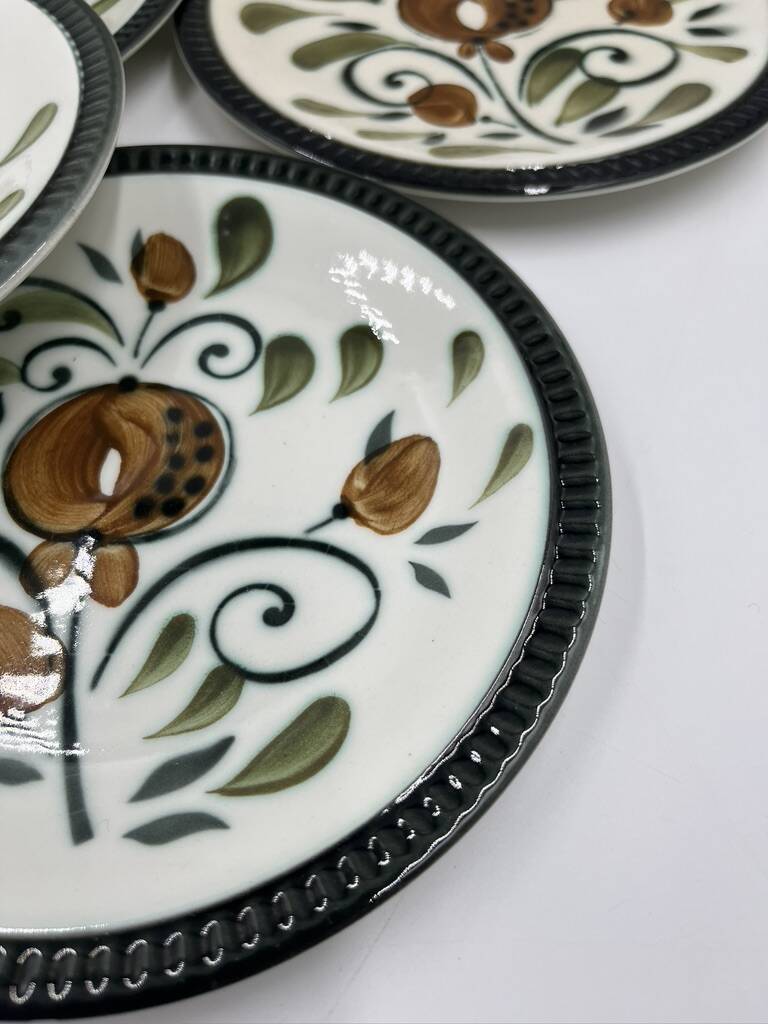 Set of 9 Boch Argenteuil dessert plates