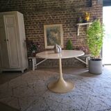 Tulip leg table