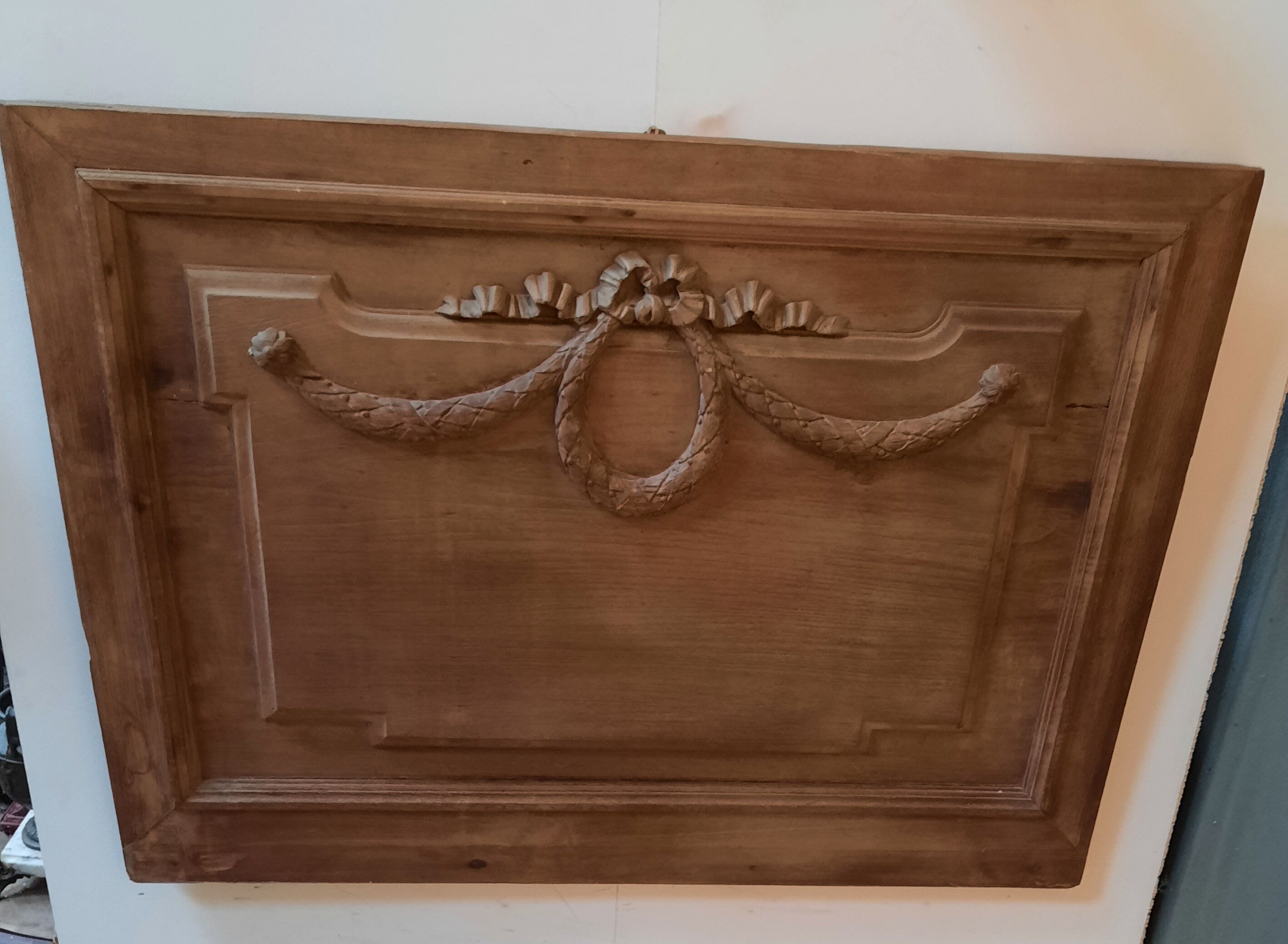 Carved woodwork element