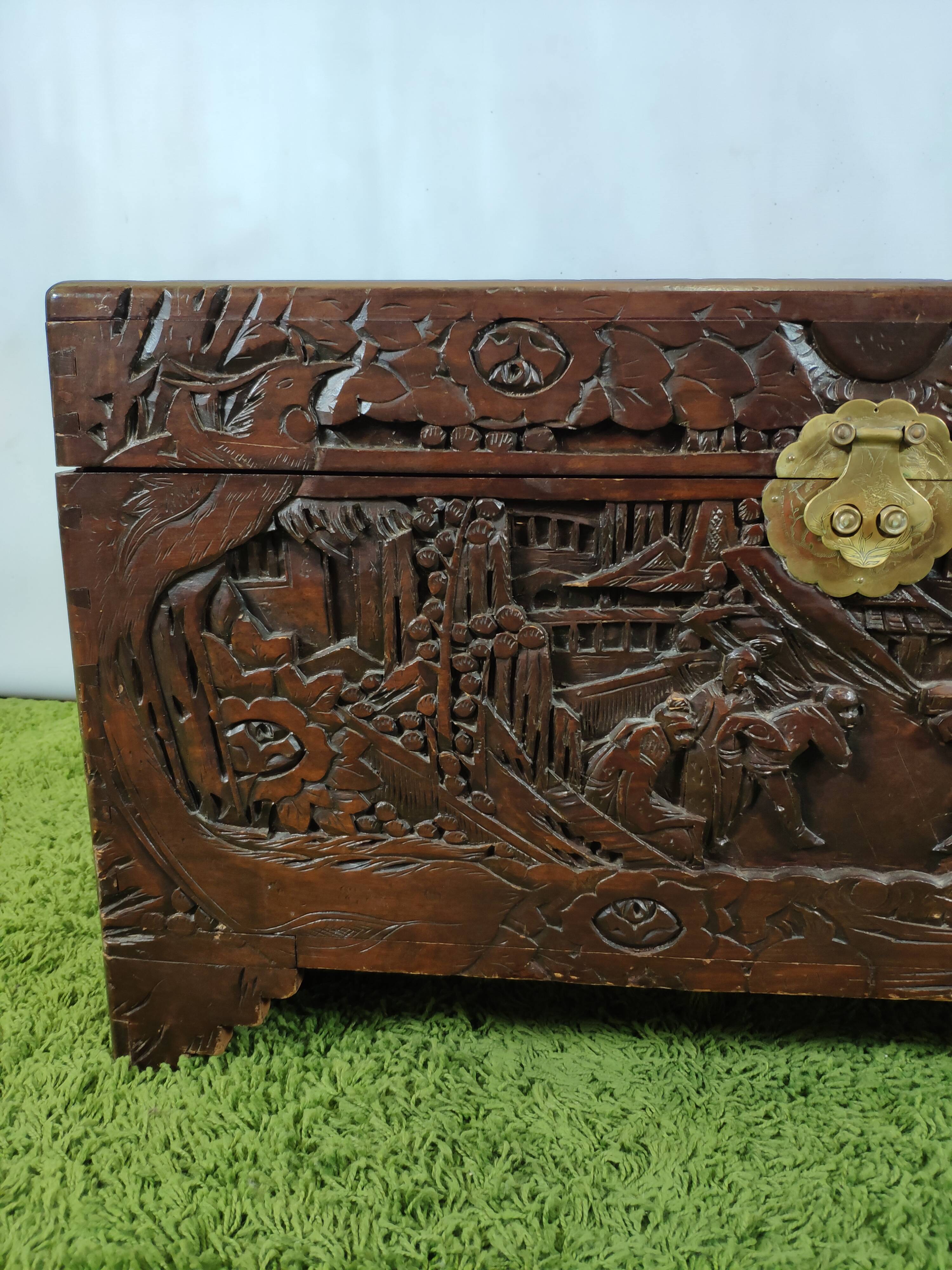 Asian-style travel trunk