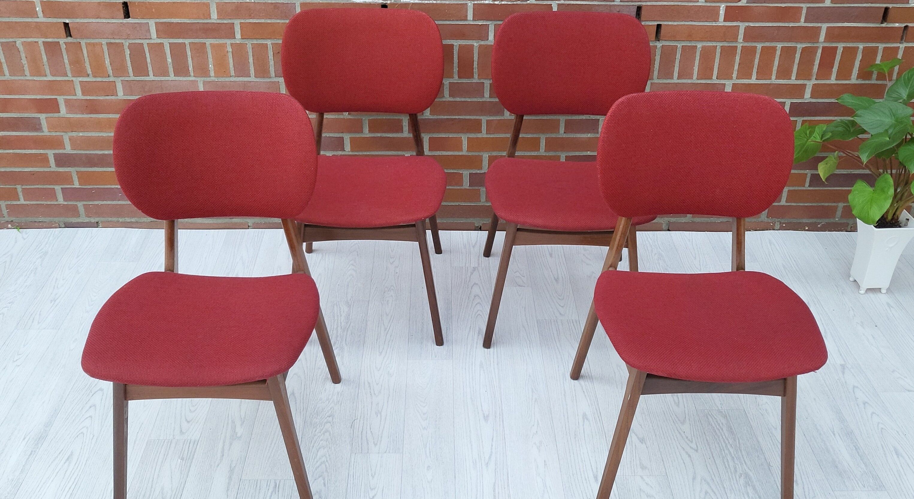 Lot of 4 middle century chairs
