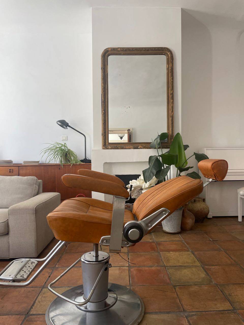 Belmont hairdressing chair