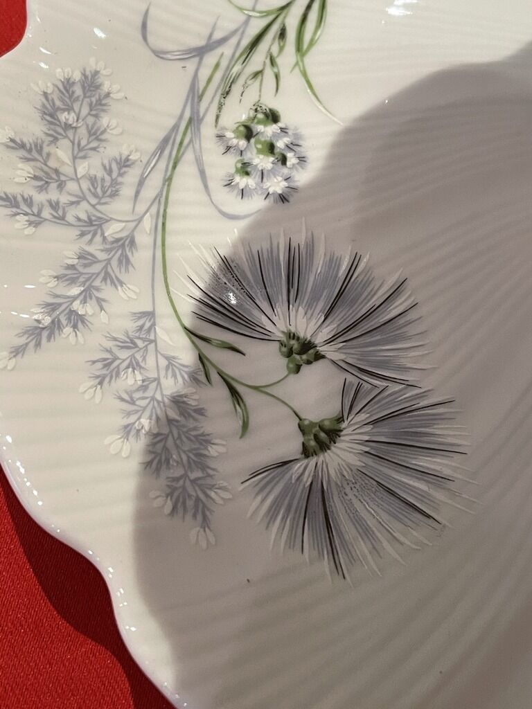 Presentoir dish with pastries, amuses bouches