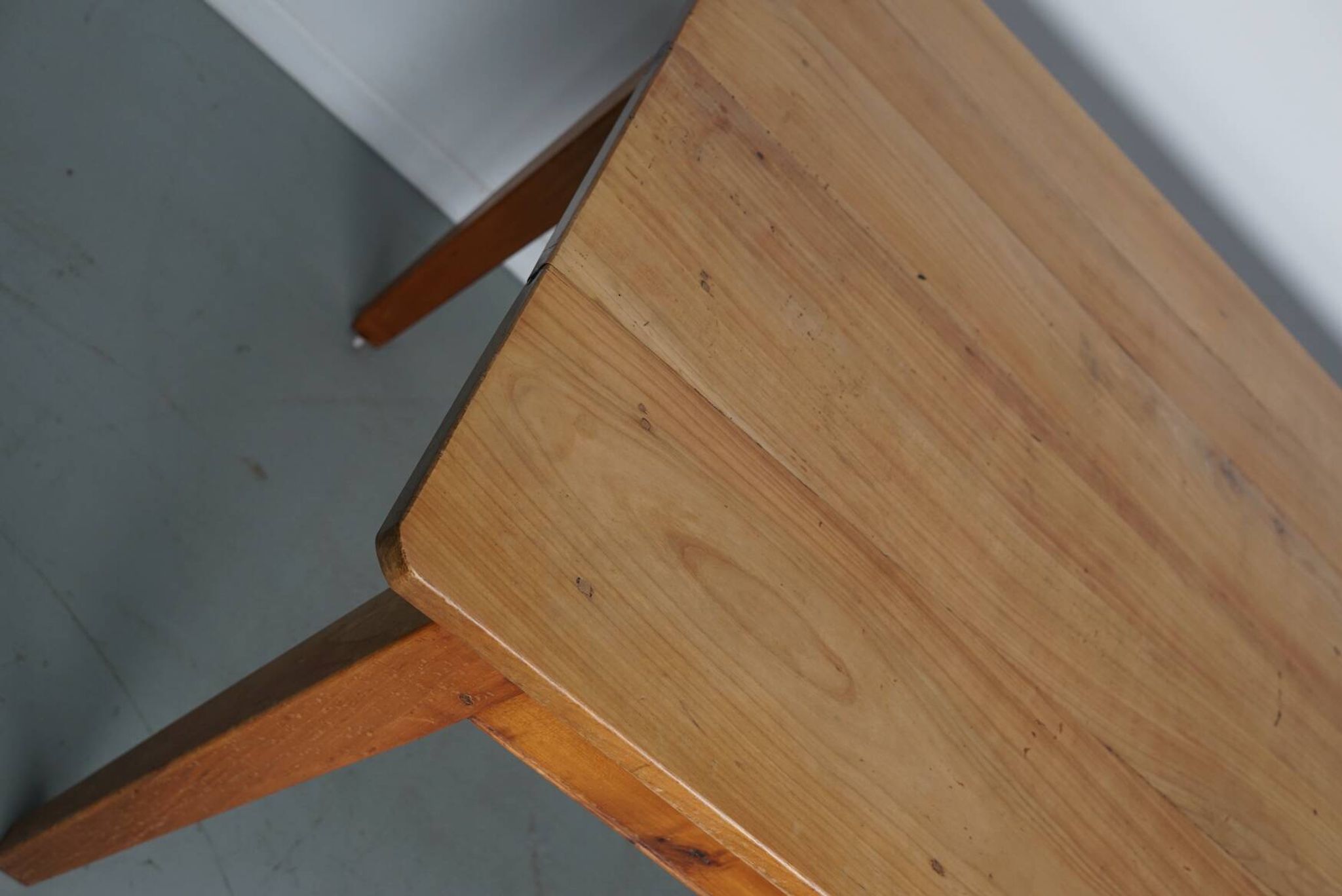 Table à manger rustique française vintage en cerisier du XXe siècle