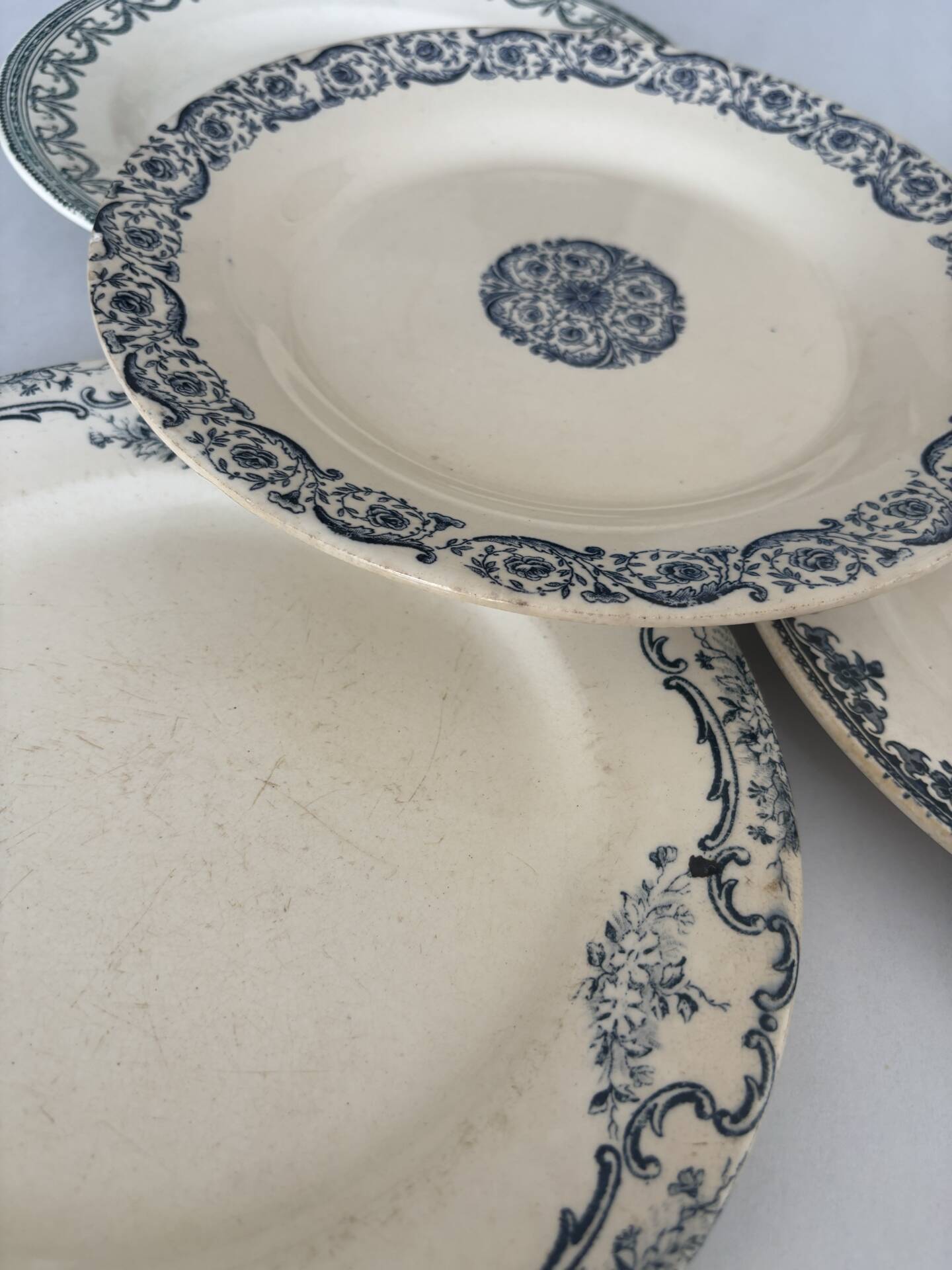 Lot 4 assiettes plate terre de fer bleu faïence ancienne - terre de fe