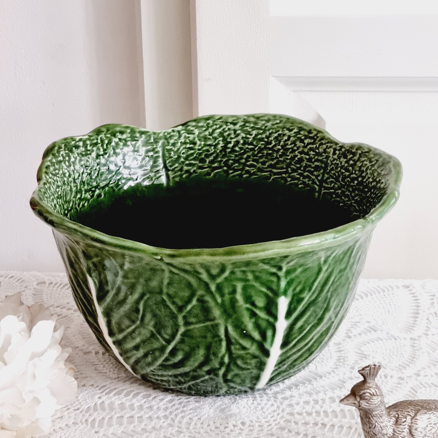 Cabbage slip salad bowl