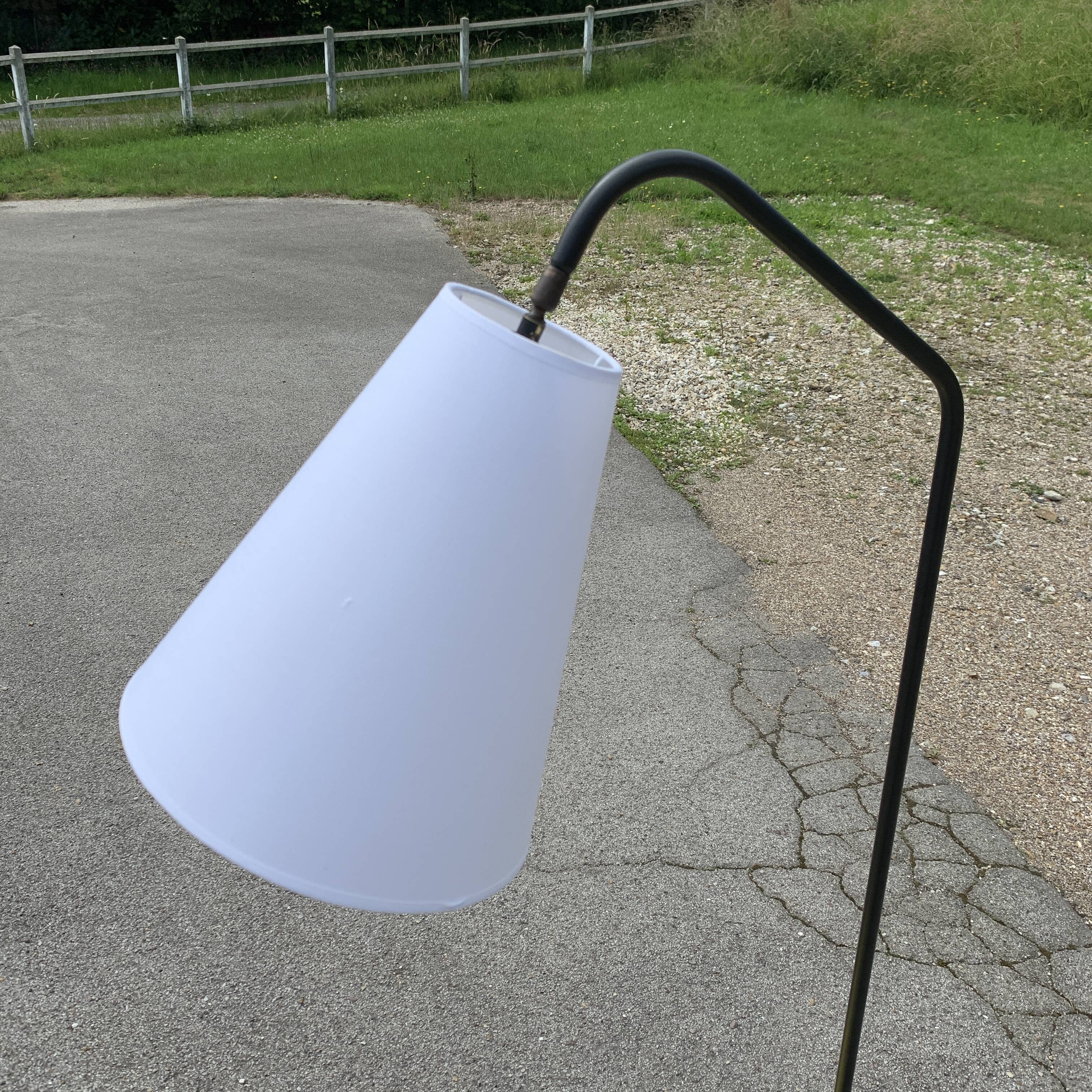 Reader lamp with tablet