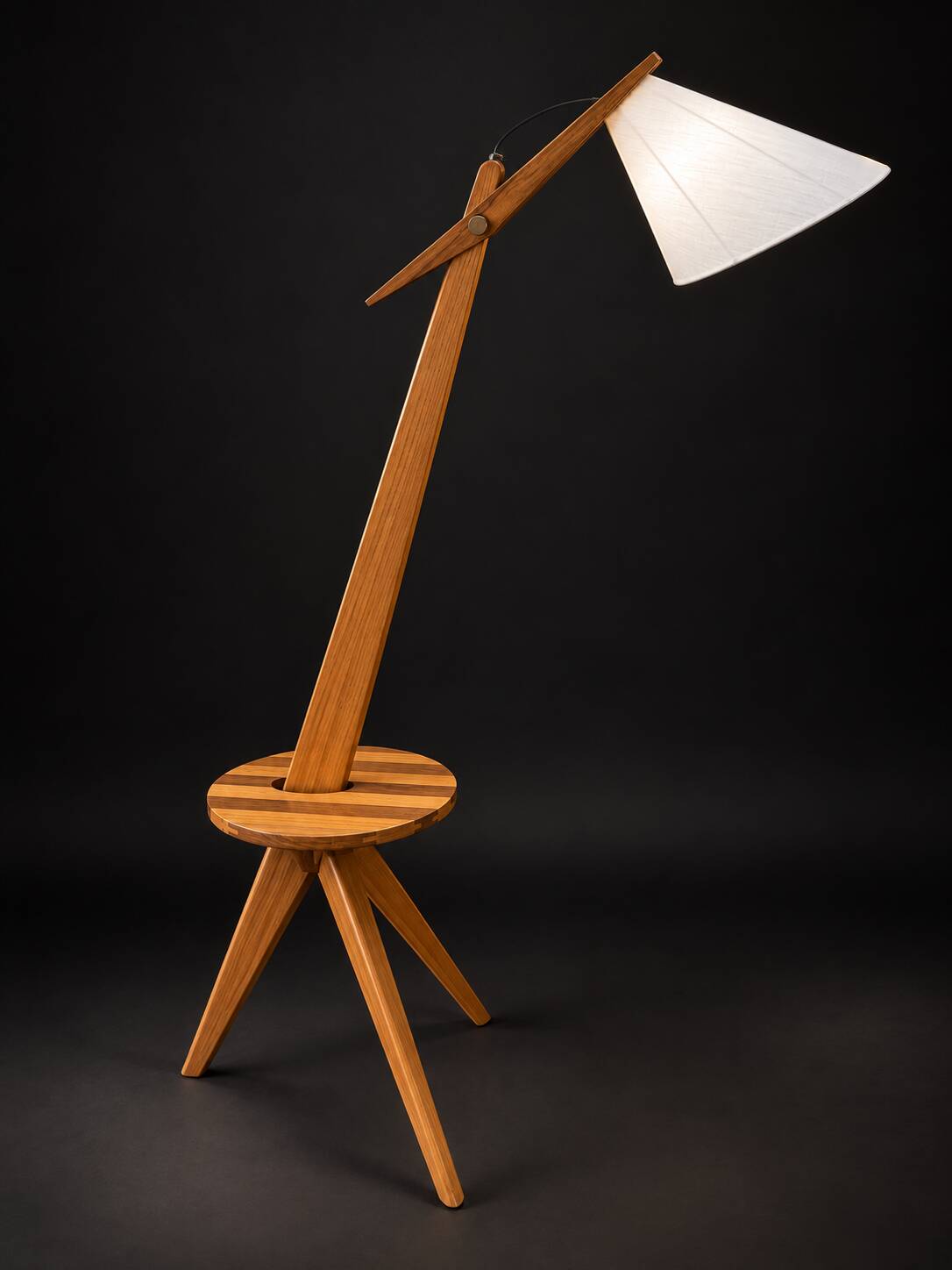 Tripod floor lamp in solid wood - Sweden - 1950