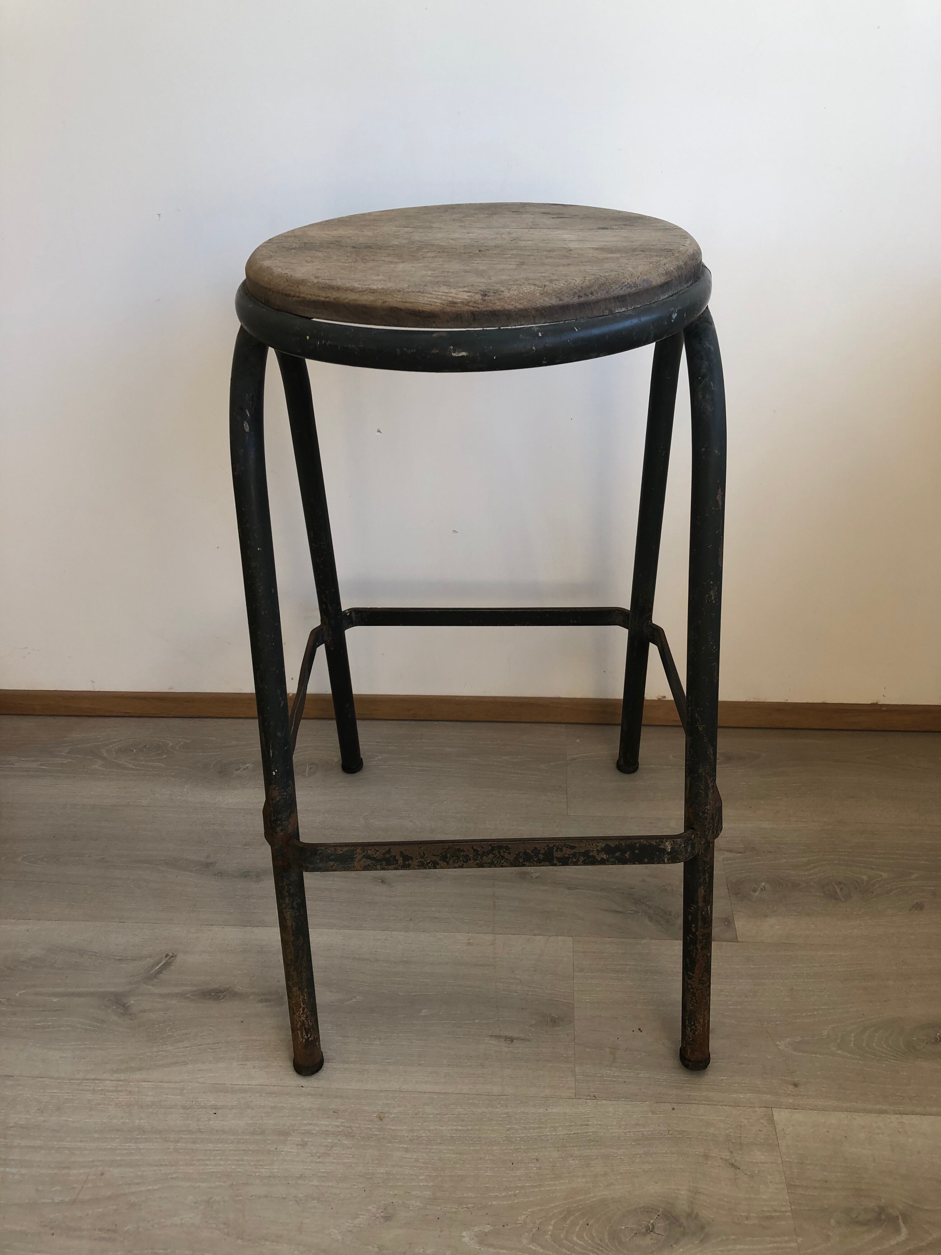 Tabouret haut de style industriel