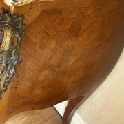 Commode galbée marquetée style Louis XV – plateau marbre- 19 e siècle
