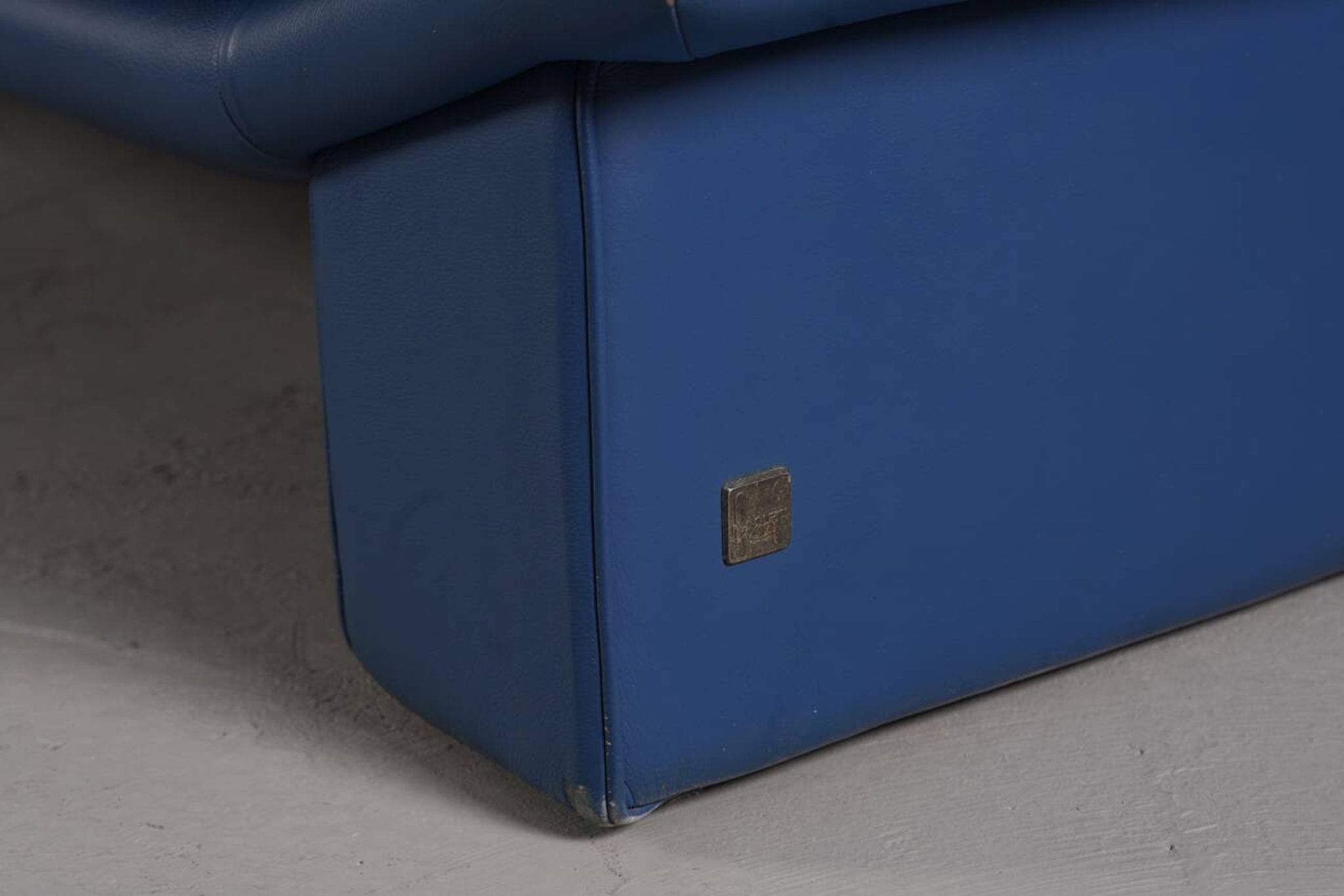 Nicoletti Salotti post-modern leather sofa, Italy 1980s