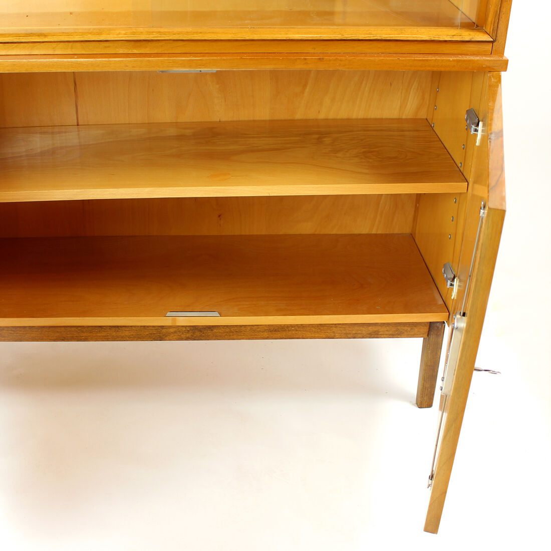 Bibliothèque du milieu du siècle en noyer par Jitona, Tchécoslovaquie